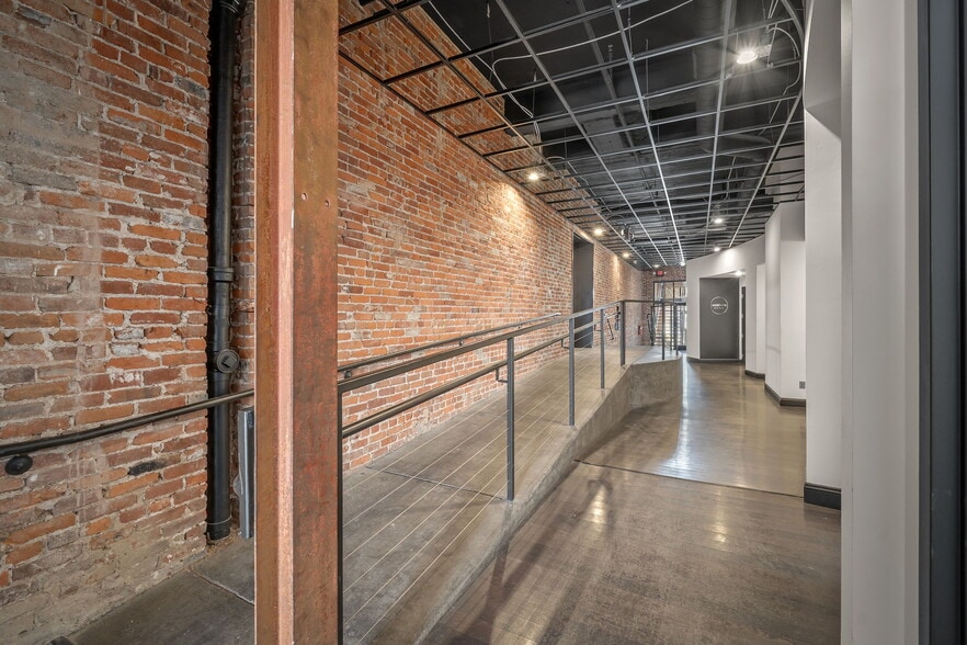More Photos Of 3016 Locust St, Saint Louis Loft Creative Space For Lease