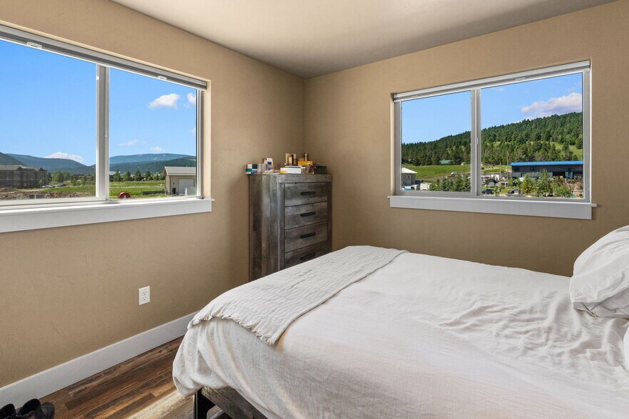 More Photos Of 303 Cold Iron Rd, Gallatin Gateway Warehouse For Sale