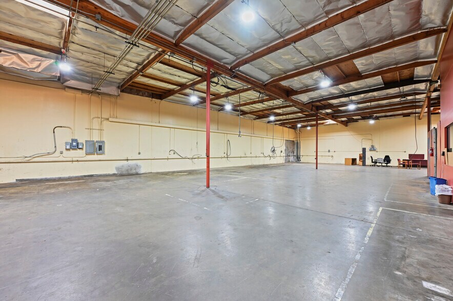 More Photos Of 1265 Stone Dr, San Marcos Manufacturing For Sale