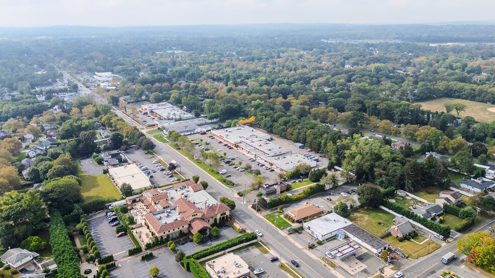 More Photos Of 504 Larkfield Rd, East Northport Restaurant For Lease