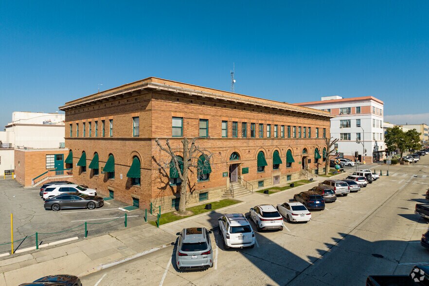 More Photos Of 1712 19th St, Bakersfield Office For Lease