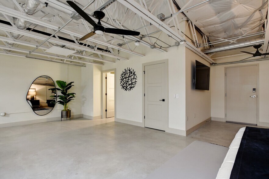 More Photos Of 215 Coca Cola Pl, San Antonio Apartments For Lease