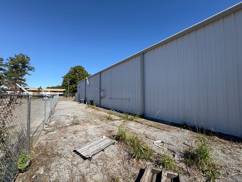 More Photos Of 3209 Industry Dr, Charleston Warehouse For Lease