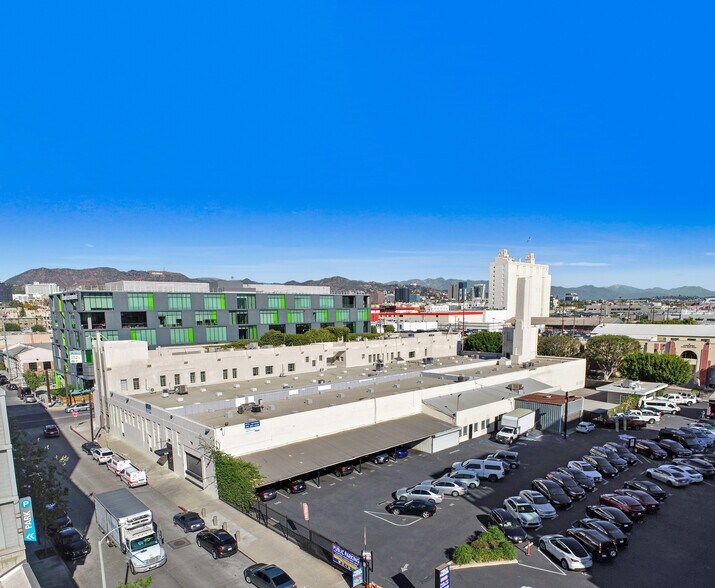 More Photos Of 7000 Romaine St, Los Angeles Showroom For Lease
