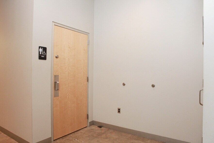 More Photos Of 817 E 4th St, Tulsa Showroom For Sale