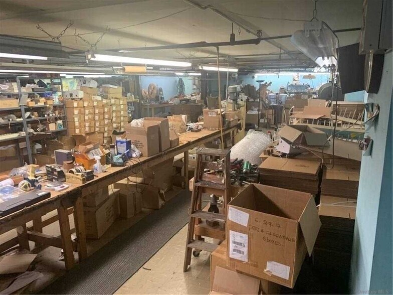 More Photos Of 504 Cherry Ln, Floral Park Warehouse For Lease