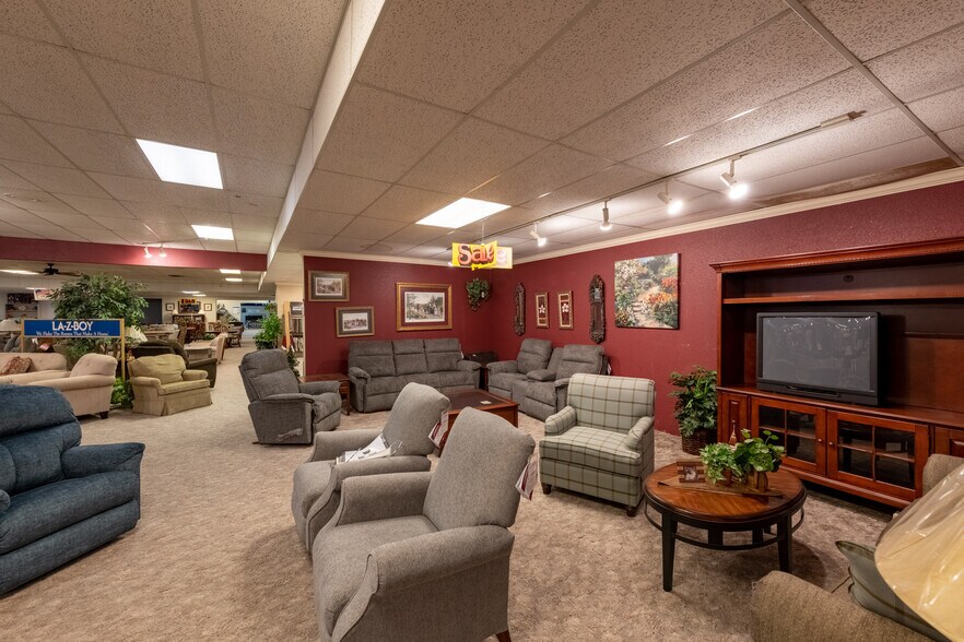 More Photos Of 2515 E Montgomery Pl, Wichita Falls Freestanding For Sale