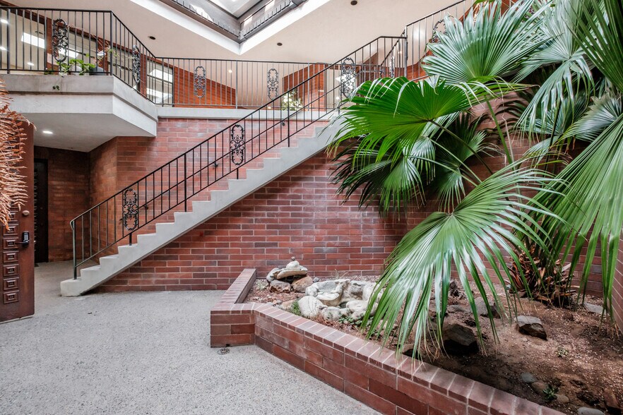 More Photos Of 960 Broadway St NE, Salem Office For Lease