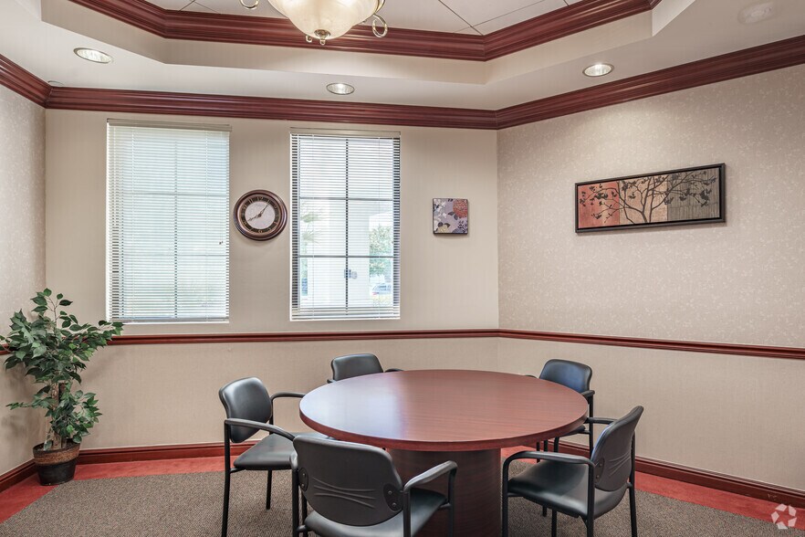 More Photos Of 850 NW Federal Hwy, Stuart Office For Lease