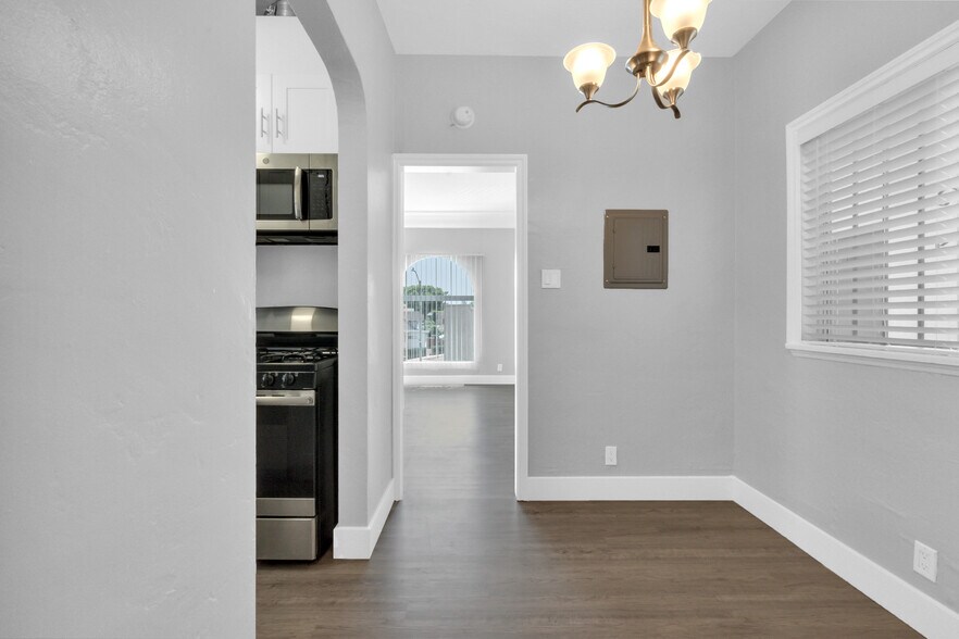 More Photos Of 1211 Magnolia Ave, Long Beach Apartments For Sale