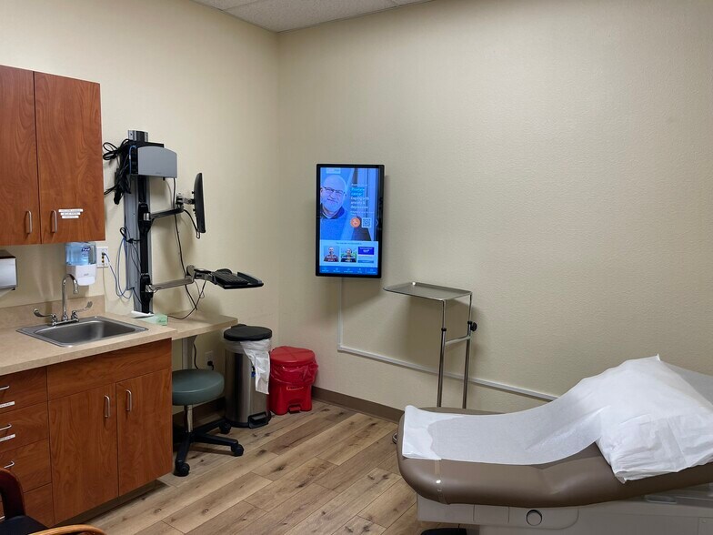 More Photos Of 1677 Lucerne St, Minden Medical For Sale