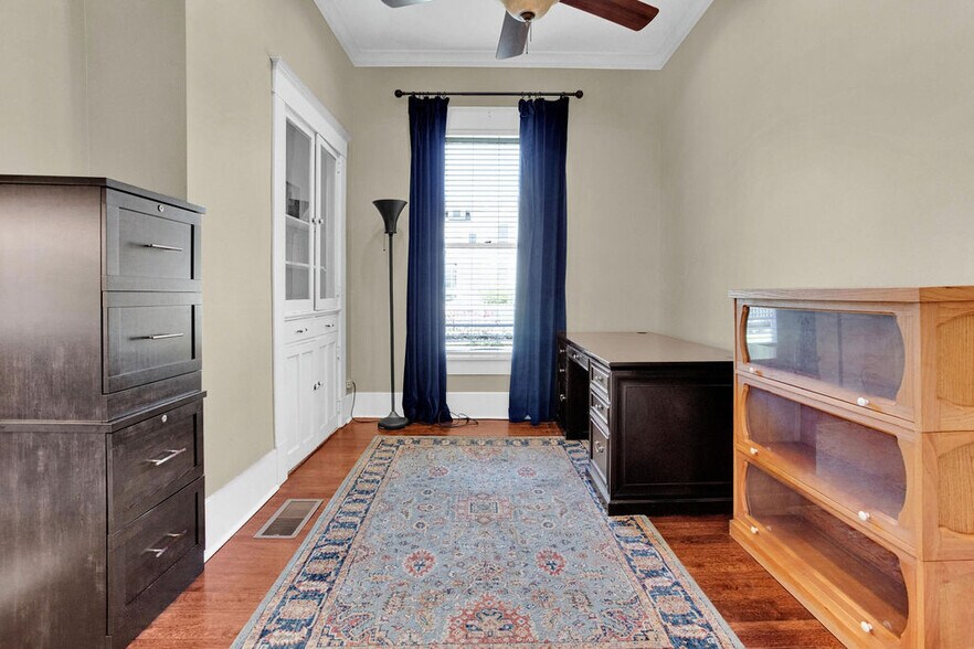 More Photos Of 313 E Charnwood St, Tyler Office For Lease