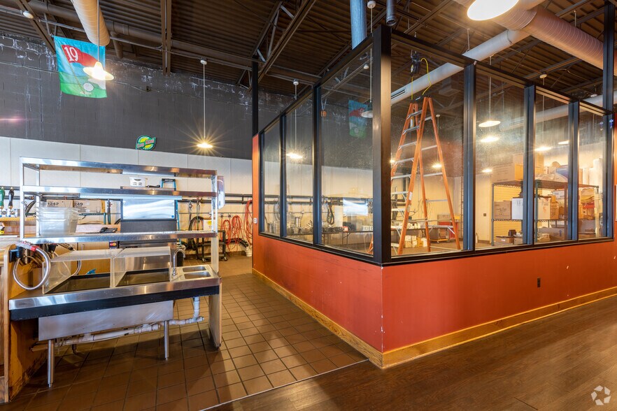 More Photos Of 1660 Fort St, Lincoln Park Bar For Sale