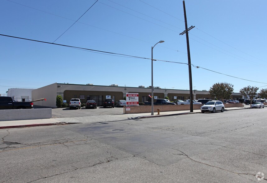 More Photos Of 7834-7856 Alabama Ave, Canoga Park Warehouse For Lease