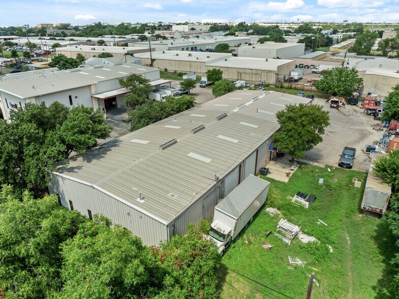 More Photos Of 204 W Powell Ln, Austin Warehouse For Lease