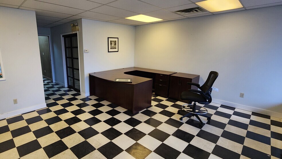 More Photos Of 1810 Kosmina Rd, Vernon Manufacturing For Sale