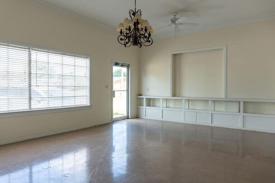 More Photos Of 214 S Church St, Dublin Flex For Sale