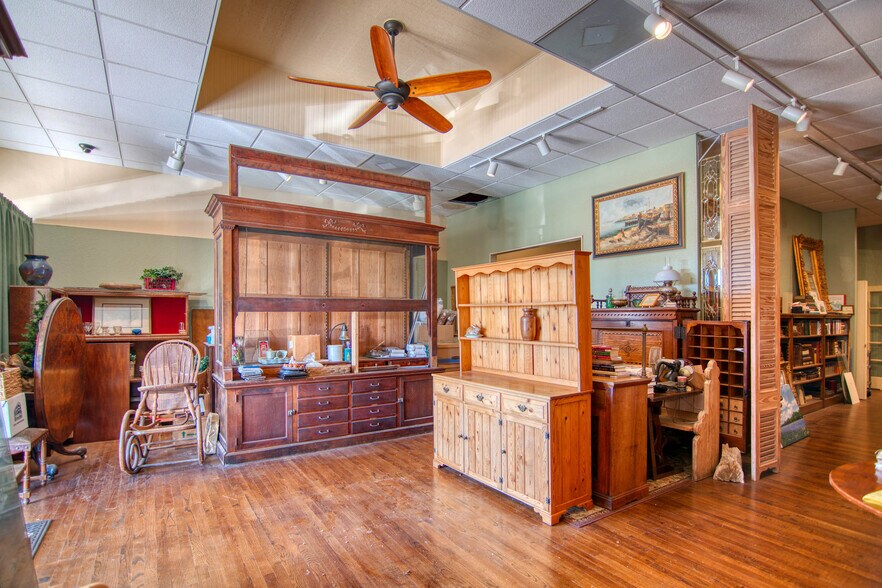 More Photos Of 226 Fort McKavitt St, Mason Hospitality For Sale