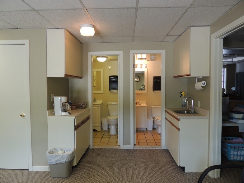 More Photos Of 612 Fitzwatertown Rd, Willow Grove Medical For Lease