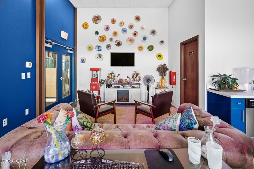 More Photos Of 1331 Harrison Ave, Panama City Showroom For Sale