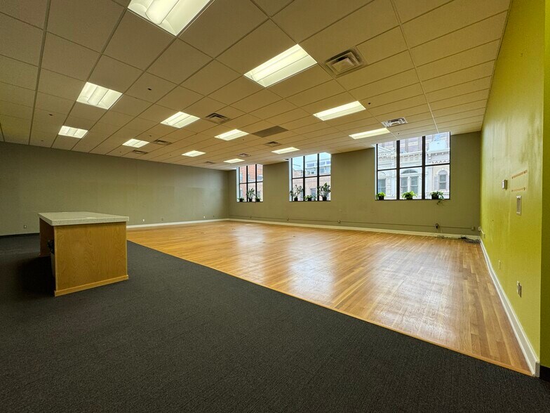 More Photos Of 206 S 5th Ave, Ann Arbor Office For Lease