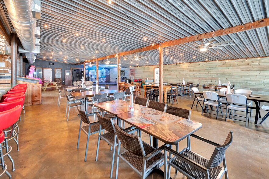 More Photos Of 321 Kolle Road, Inez General Retail For Sale