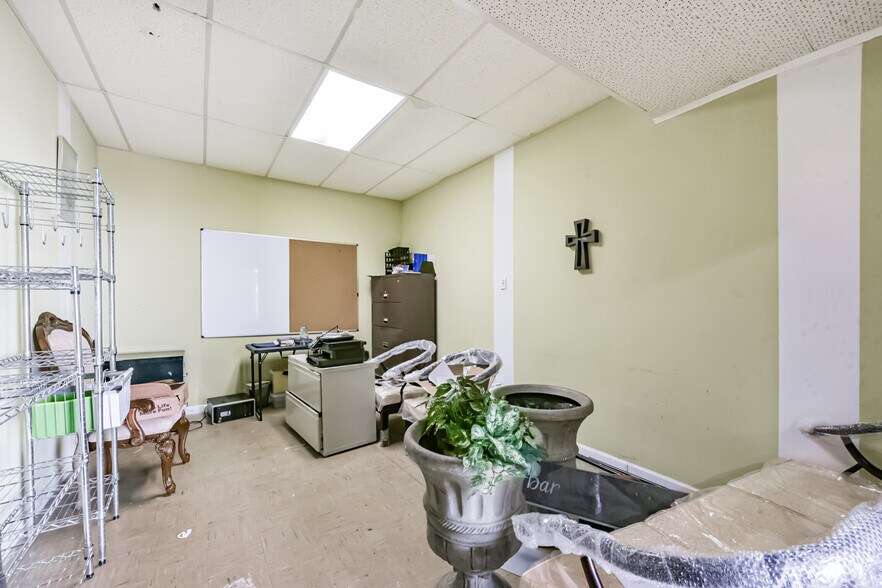More Photos Of 130 S 4th St, La Porte General Retail For Sale