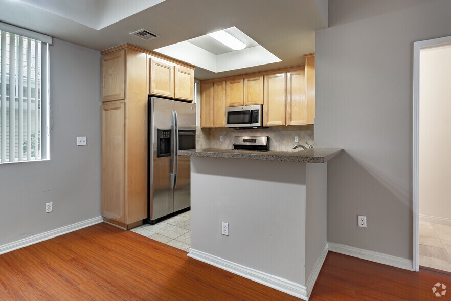 More Photos Of 1239 W 30th St, Los Angeles Apartments For Sale