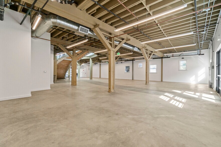 More Photos Of 1605 Ocean Front Walk, Santa Monica Storefront For Lease