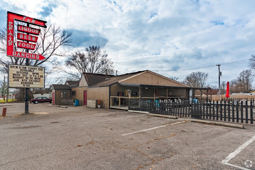 Primary Photo Of 199 E Hwy 60, Pekin Bar For Sale