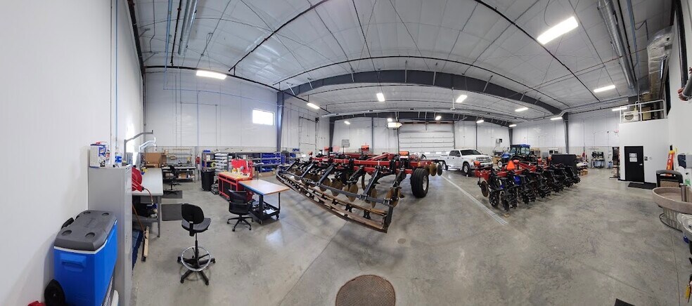 More Photos Of 1115 S Bell Ave, Ames Warehouse For Lease