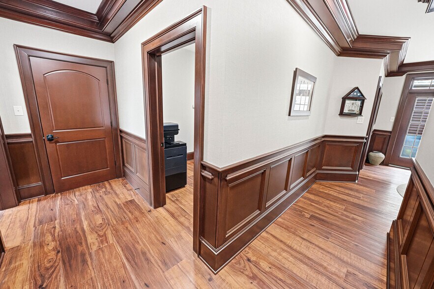 More Photos Of 207 Queen Elizabeth Ave, Manteo Storefront Retail Residential For Sale