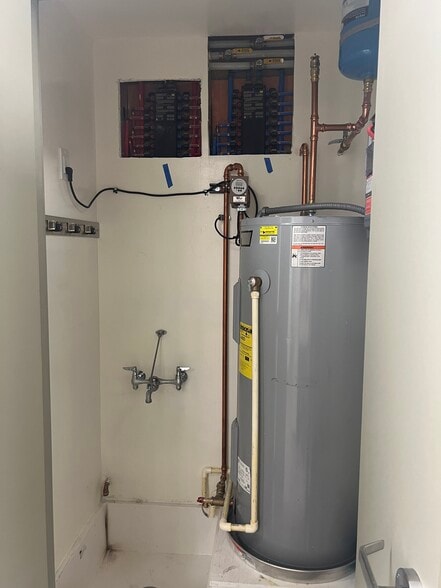 More Photos Of 6301 Northern Pass Dr, El Paso Office For Sale