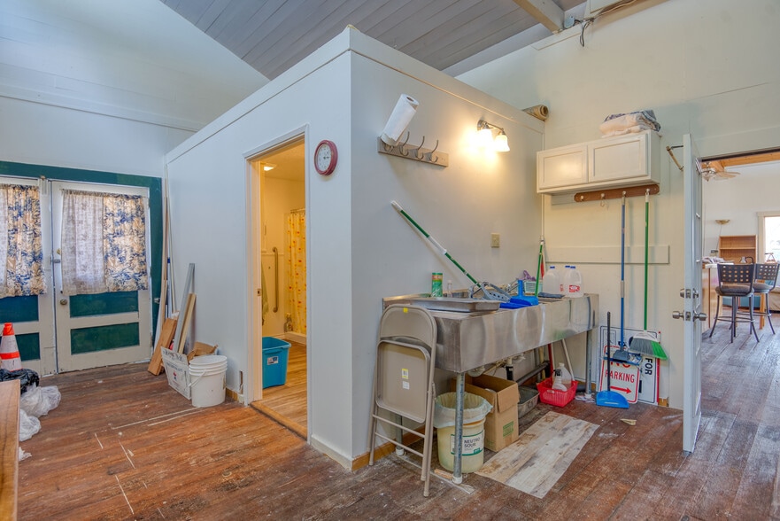 More Photos Of 6750 Or-126 Hwy, Florence Marina For Sale