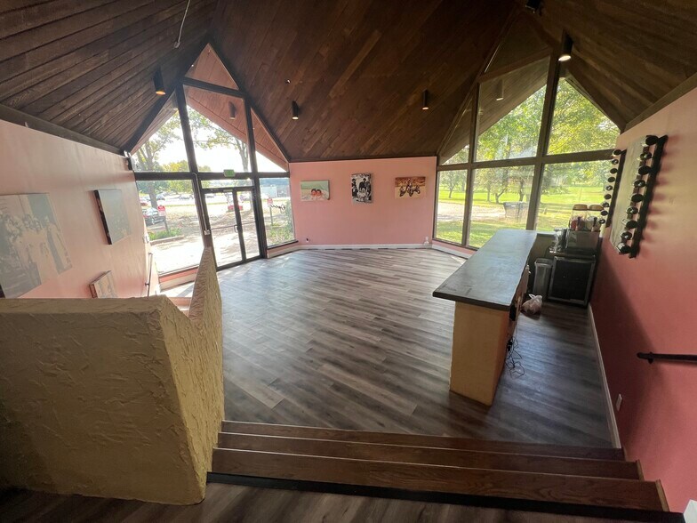 More Photos Of 10804 Wilkshire Blvd, Bolivar Office For Sale