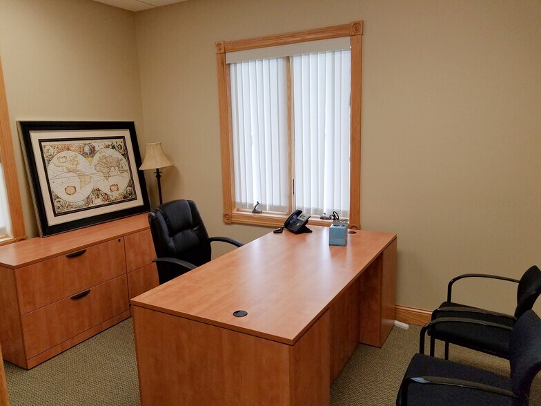 More Photos Of 1881 NW Station Parkway, Andover Office Residential For Lease