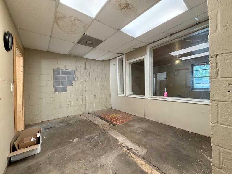 More Photos Of 12471 Veterans Memorial Hwy, Douglasville Specialty For Lease