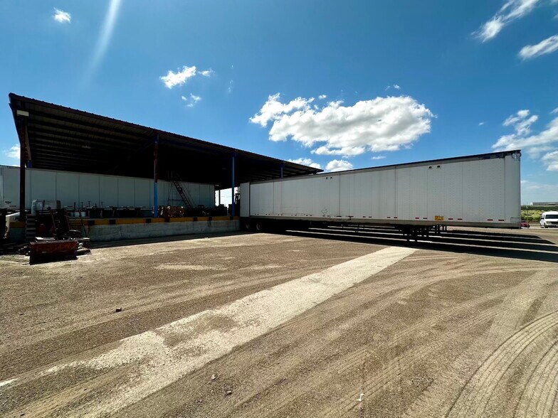 More Photos Of 539 El Pico rd, Laredo Truck Terminal For Lease