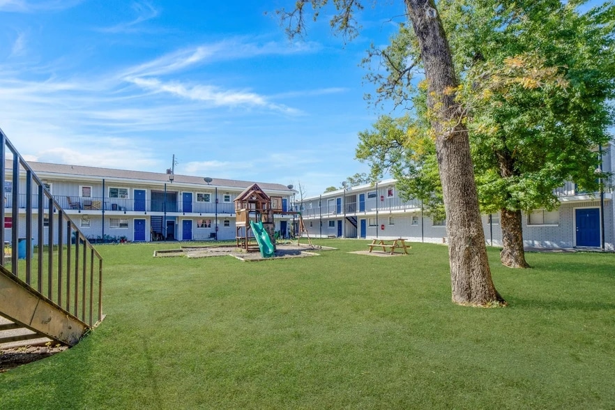 More Photos Of 2811 Broad St, Houston Apartments For Sale
