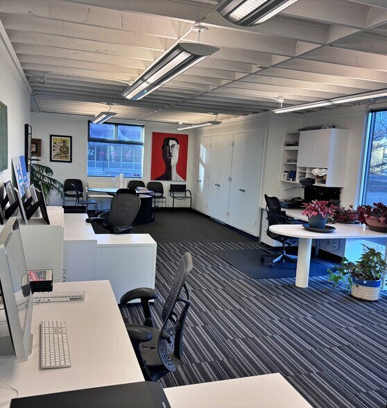 More Photos Of 333 Locust St, Rockford Office For Sale