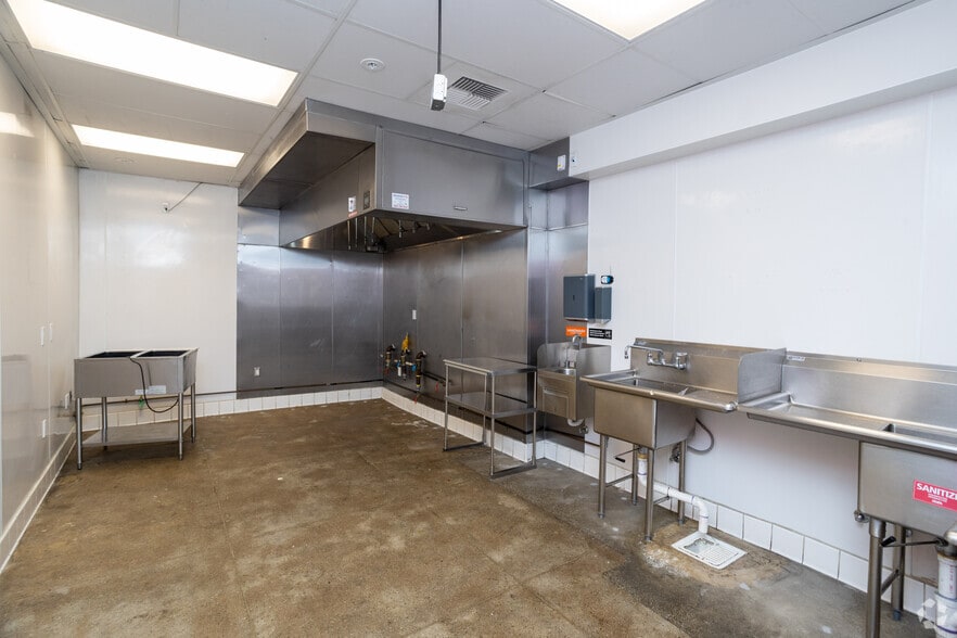 More Photos Of 615 N Western Ave, Los Angeles Storefront For Lease