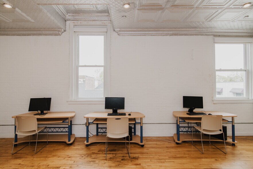 More Photos Of 2700 Cherokee St, Saint Louis General Retail For Lease