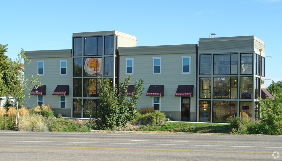 More Photos Of 650 E Fairview Ave, Meridian Storefront Retail Office For Sale