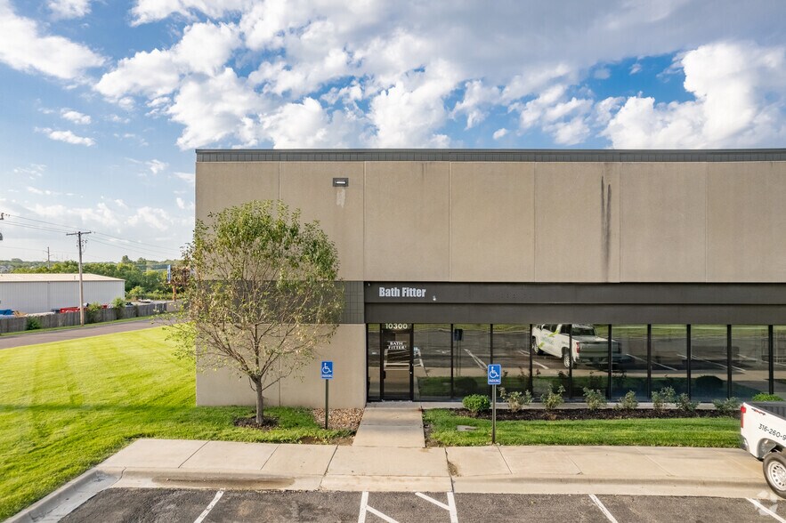 More Photos Of 10324 W 79th St, Shawnee Warehouse For Lease