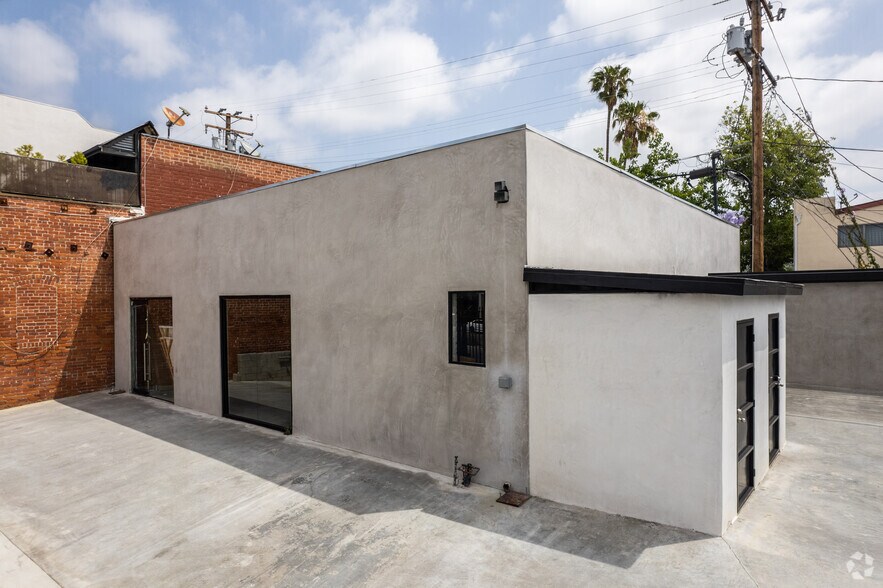More Photos Of 900-908 N Fairfax Ave, West Hollywood Freestanding For Lease