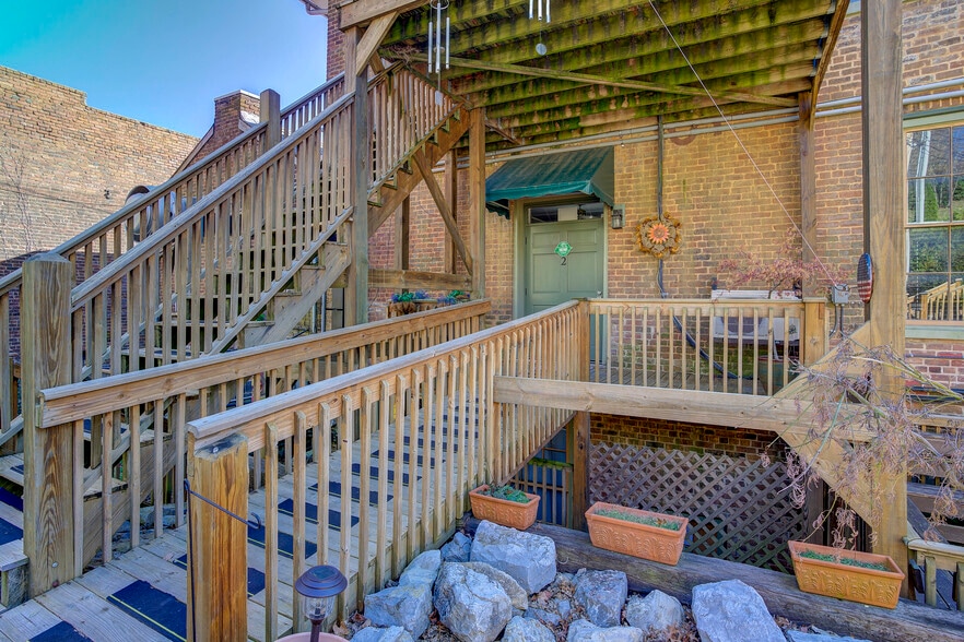 More Photos Of 109 E Main St, Jonesborough Storefront For Sale