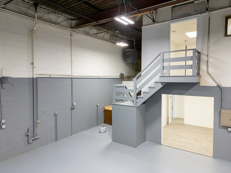More Photos Of 4135 W 123rd St, Alsip Warehouse For Lease