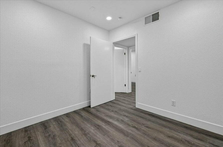 More Photos Of 28-40 E Minarets Ave, Pinedale Medical For Lease