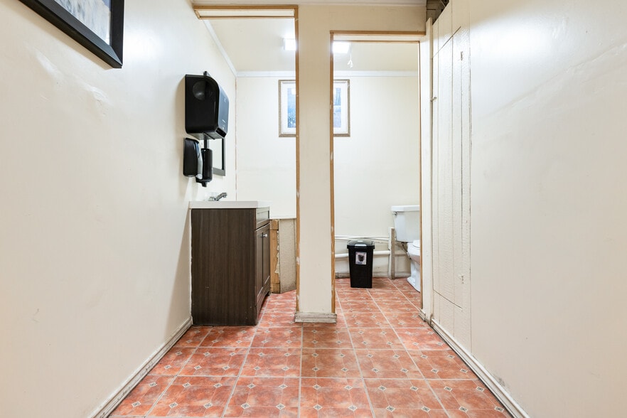 More Photos Of 140 W Main St, Itasca Restaurant For Sale