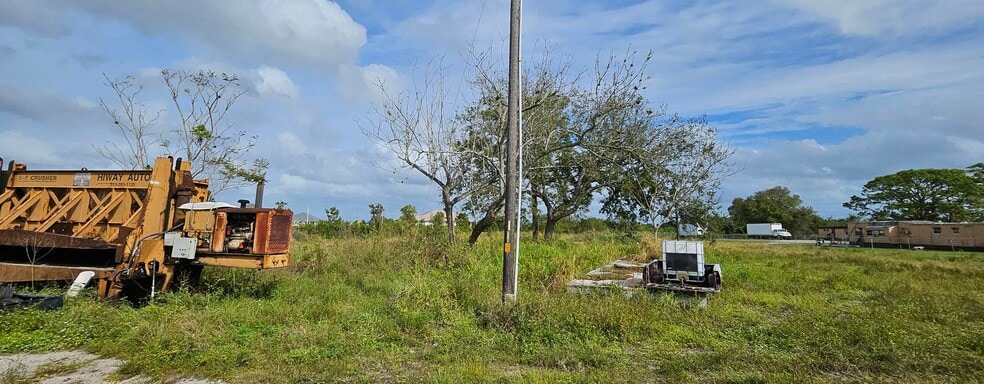 More Photos Of 106 Dixie Ave E, Immokalee Auto Salvage Facility For Sale